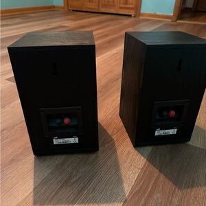 Polk T15 model bookshelf speakers.